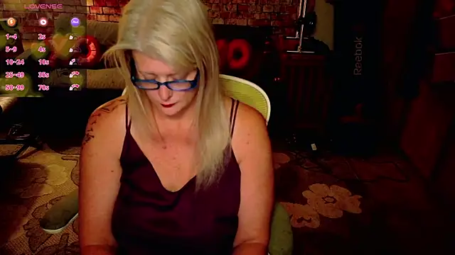 AliceHarlot's Live XXX Chat