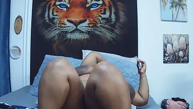 MassiveBoobsxxxx Adlı Modelin Canlı XXX Sohbeti