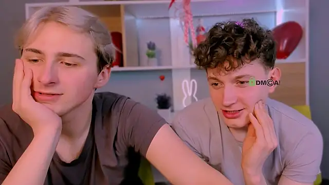 fose_di: διαδικτυακό σόου στην κάμερα