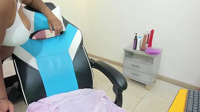 Lizzie_Williams_ Adlı Modelin Canlı XXX Sohbeti