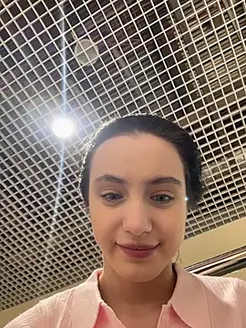 MiaTee: онлайн-секс-чат