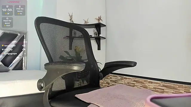 Katee_mos Show in webcam