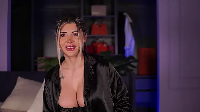 Pertunjukan Kamera Web Monique_Celeste