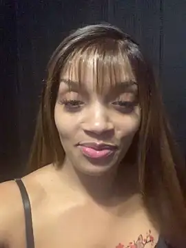 Rakiyahcharms Adlı Modelin Canlı XXX Sohbeti