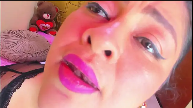 Julia_Haye লাইভ XXX চ্যাট