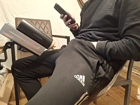 ShyGuyWannaTry Chat XXX in diretta