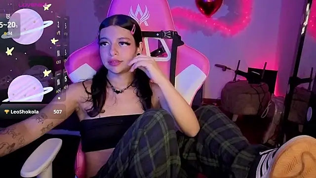 larah_uwu 现场XXX聊天