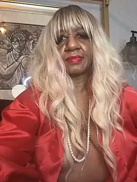 BreanaDivine élő XXX-chatje