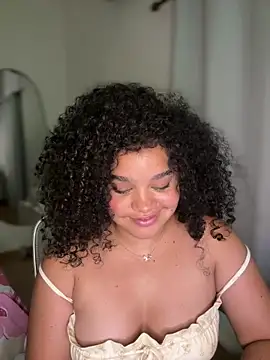 Lucy_wilson5 élő XXX-chatje