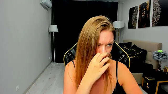 Strawberrye লাইভ XXX চ্যাট