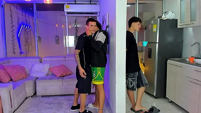 Houseofwarriosのウェブカメラショー