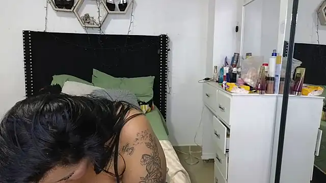 charlotte_077 élő XXX-chatje