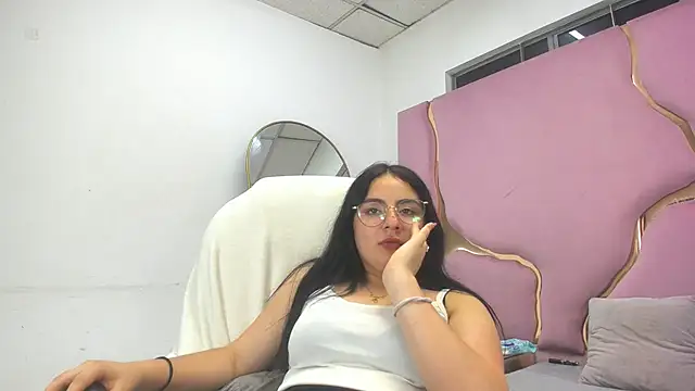 SweatedDelacroix Chat XXX in diretta