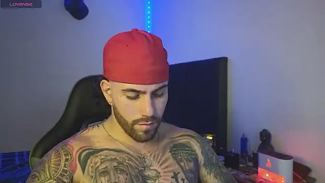 Ades_Lowe Live XXX-Chat