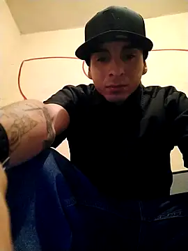 Tucloroformosexxx Adlı Modelin Canlı XXX Sohbeti