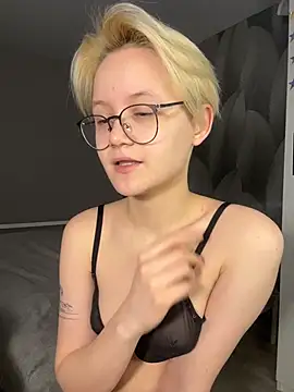 LuunaDorean: απευθείας συνομιλία ΧΧΧ