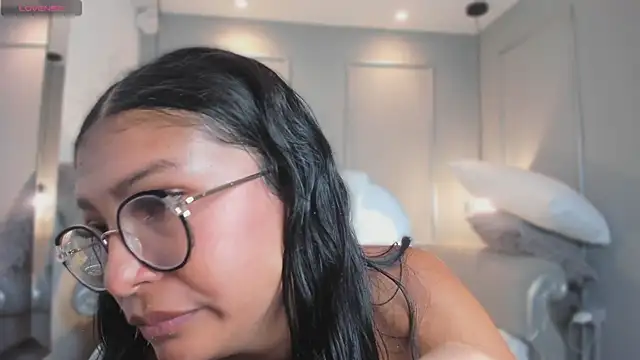 دردشة MiaSmit_ الجنسية المباشرة