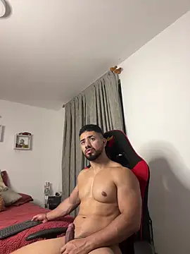 Ezzio_Scolaro 即時 XXX 聊天