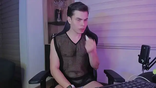 Онлайн чат XXX alejooo_twink