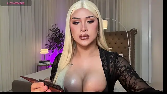 Pokazy przed kamerką – Your_Majesty_Tyra