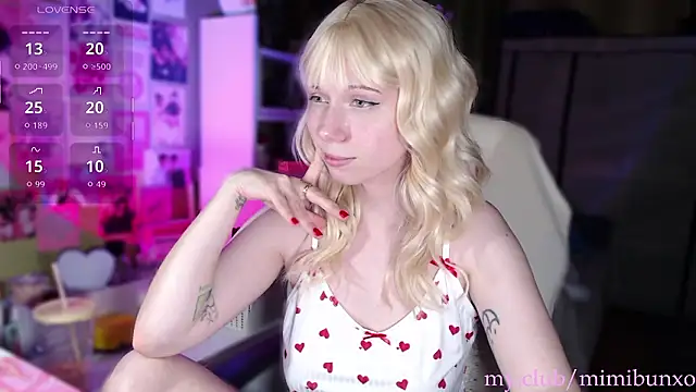 XXX chat uživo modela mimibunxo