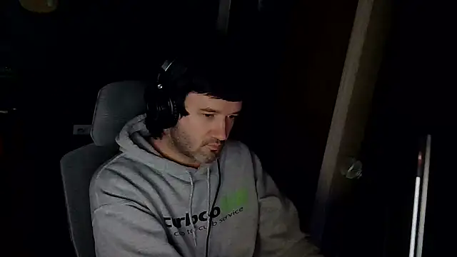 Stix_Zadinia: διαδικτυακό σόου στην κάμερα