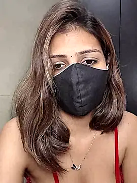 Isha_Saxn Webbikameraesitys