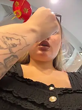 VineraSweet Adlı Modelin Canlı XXX Sohbeti