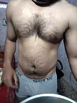 weaponisback: διαδικτυακό σόου στην κάμερα