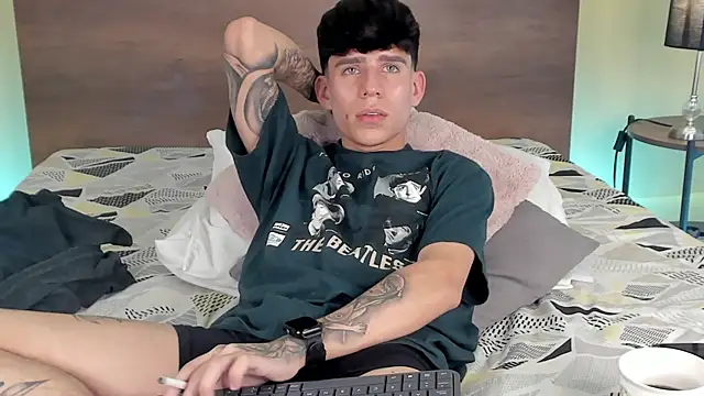 Angel_eros_: διαδικτυ ακό σόου στην κάμερα