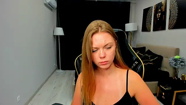 Strawberrye Adlı Modelin Canlı XXX Sohbeti