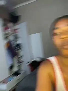 Curvyslut92 élő XXX-chatje