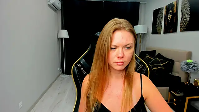 Strawberrye live XXX chat