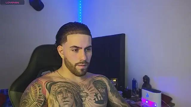 Ades_Lowe Live XXX-Chat