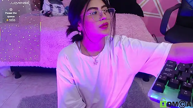 isa_bunny18 Live XXX Chat