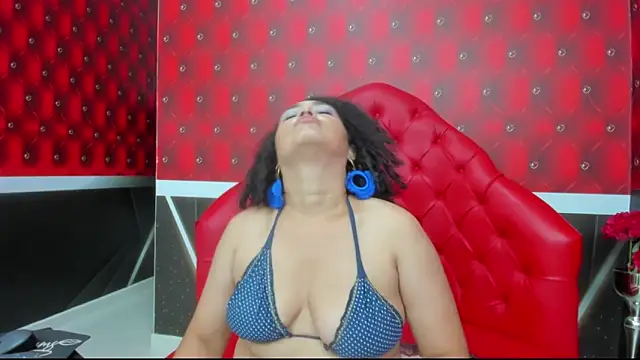 Bianca_Millf élő XXX-chatje