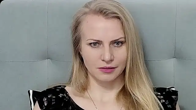 K__Adrienne – Naživo XXX chat