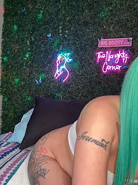 RenaThickAss – Naživo XXX chat