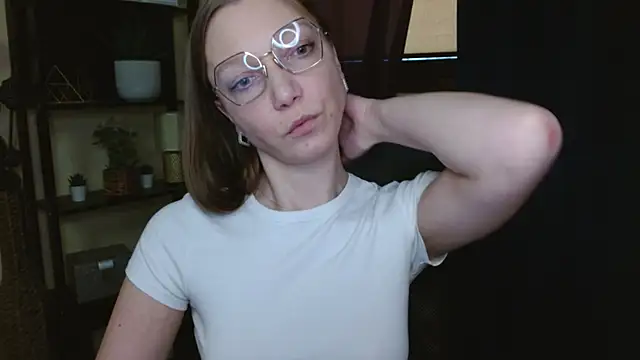 EmillyPlayのライブXXXチャット