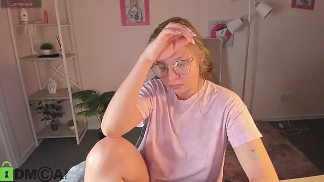 Nuura_Moore: онлайн-секс-чат