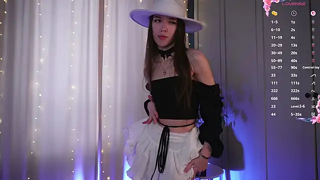 tinyanie Live XXX-chat