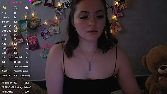 YummyTira élő XXX-chatje