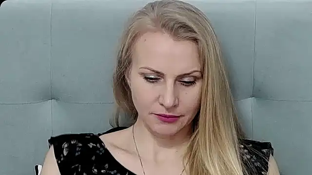 Онлайн чат XXX K__Adrienne