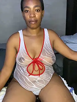 Curvyslut92 Adlı Modelin Canlı XXX Sohbeti