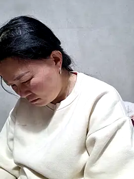 yoowwmr Show in webcam