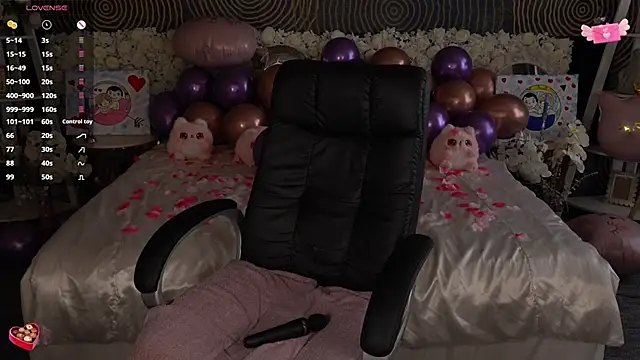 FoxyShy élő XXX-chatje