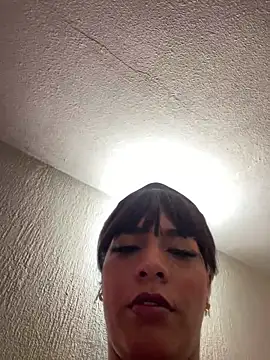 Živý XXX chat Newshantal_