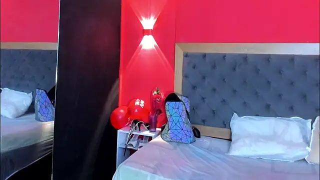 دردشة YayaHilton الجنسية المباشرة