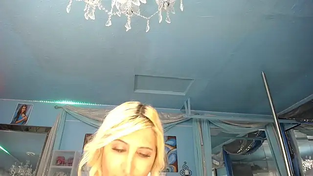 ADRIANNA_FOX live XXX chat