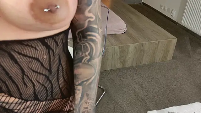 hornyb33_ Live XXX Chat